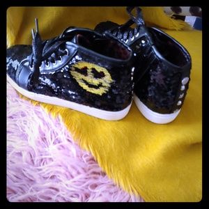 ❎SOLD❎STEVE MADDEN SMILEY